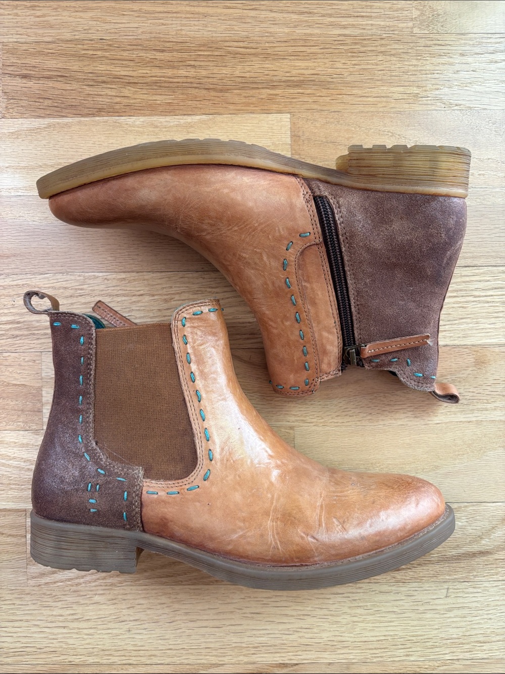 Roan By Bed Stu Women's Size 9.5 Hostile Leather Chelsea Boots Brown Tan Teal